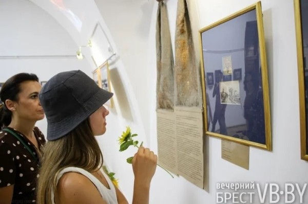 Рисунки Ван Гога и Рембрандта. В Бресте открылась уникальная выставка