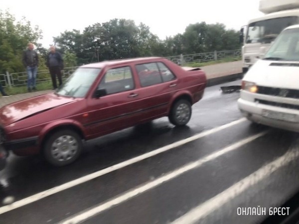 
                Сегодня в Бресте произошло несколько ДТП. Публикуем фото и видео с места происшествий
            