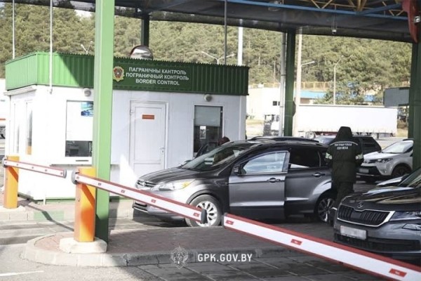 Поляк получил штраф 600 базовых за попытку дать взятку сотруднику таможни в Бресте