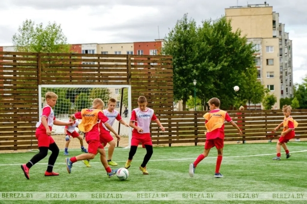 В Белоозерске открыли площадку для мини-футбола
