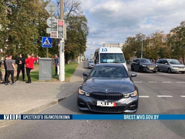 Маршрутка с пассажирами столкнулась с BMW в Бресте