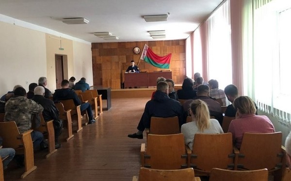 В Барановичах работники строительной организации воровали песок и гравий. Как их наказали? В Барановичах работники строительной организации воровали песок и гравий. Как их наказали?