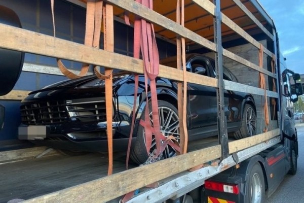 Белорус ввез в Литву два разыскиваемых люксовых авто