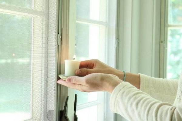 Белорус десятый год добивается ремонта окон: «Как холода, так сразу задувает»