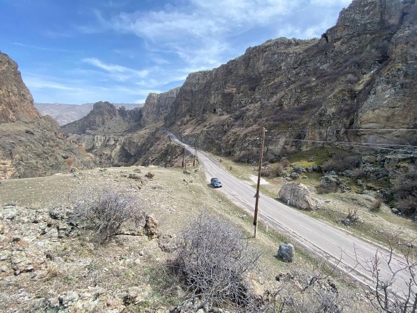 В Грузию на 18-летнем «Мерсе». Белорусы провели в Тбилиси два месяца и делятся впечатлениями