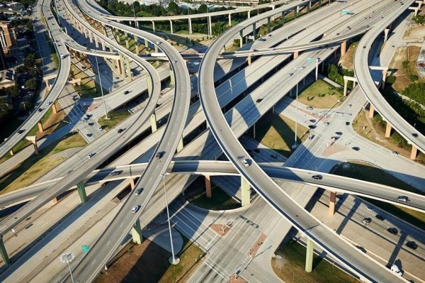 Без навигатора не соваться. 7 необычных автомобильных развязок мира