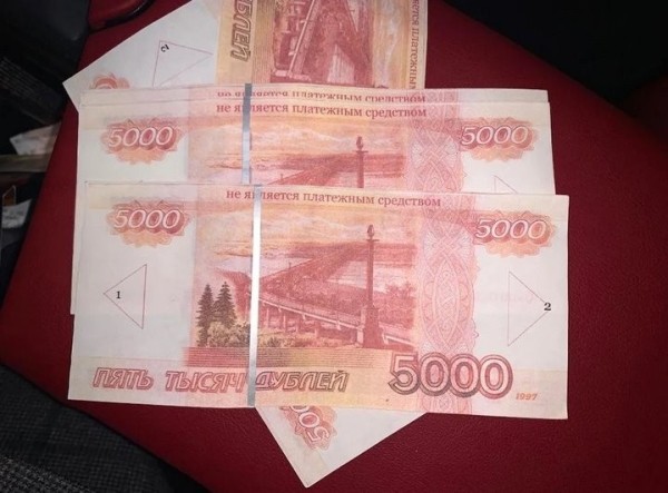 В России мошенники смогли обмануть банкоматы, скормив аппаратам фальшивых купюр на 60 миллионов российских рублей, а потом сняли настоящие В России мошенники смогли обмануть банкоматы, скормив аппаратам фальшивых купюр на 60 миллионов российских рублей, а потом сняли настоящие