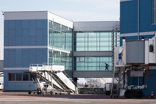 Водитель маршрутки из Вильнюса оставил двух пассажирок по ту сторону границы, пока те отмечали Tax Free. И все по правилам?