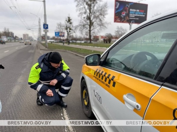 В Бресте ГАИ проверила шины на автомобилях