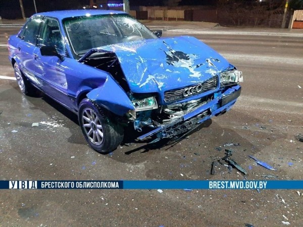 В Бресте произошло жесткое ДТП. Водитель «Audi» скрылся с места происшествия