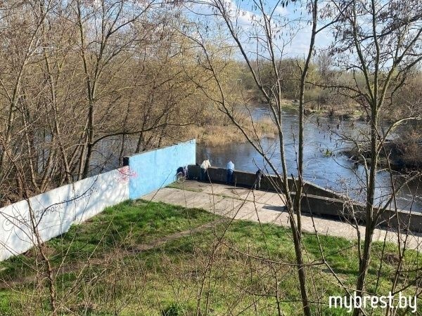 В Бресте продолжат реконструкцию набережной в районе речного порта