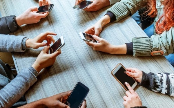 Сколько можно смотреть на экраны смартфонов?