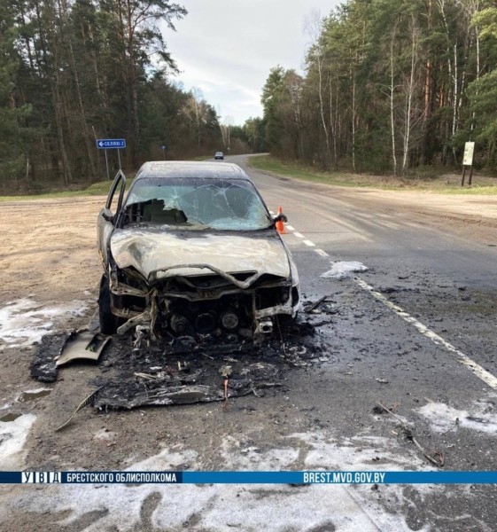 Под Брестом во время движения загорелась Audi
