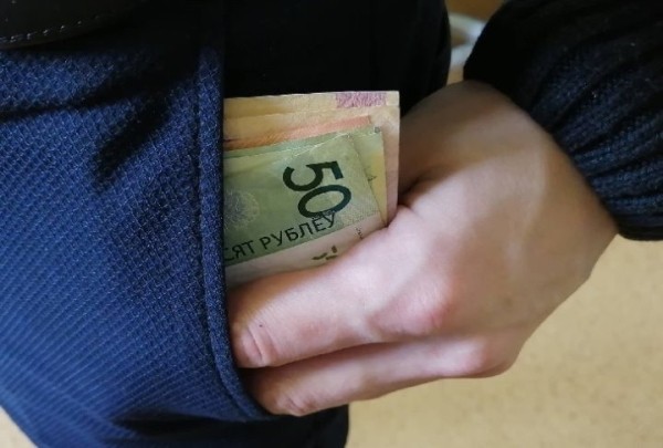 За очистку вентиляции обычным пылесосом брали 175 рублей. Тысячи белорусов пострадали от «ходоков»