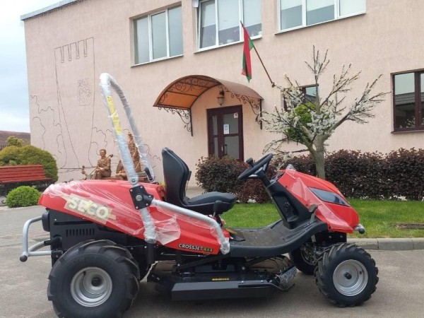 Брестский «Коммунальник» пополнился двумя новыми газонокосилками