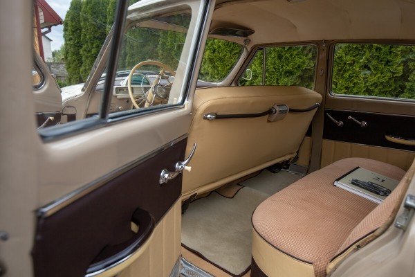 Посмотрите, какую «Волгу» отыскали в гараже у белоруса