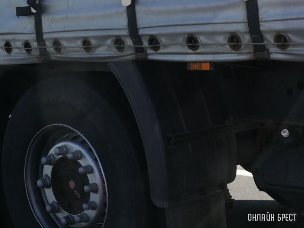 Польша закрывает границу для белорусских и российских грузовиков Польша закрывает границу для белорусских и российских грузовиков