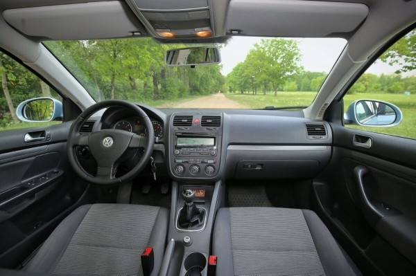 «Брал новым у дилера в 2009 году». Белорус показал VW Jetta 1.9 TDI, который до сих пор обслуживает у «официалов»