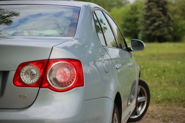 «Брал новым у дилера в 2009 году». Белорус показал VW Jetta 1.9 TDI, который до сих пор обслуживает у «официалов»