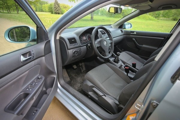 «Брал новым у дилера в 2009 году». Белорус показал VW Jetta 1.9 TDI, который до сих пор обслуживает у «официалов»