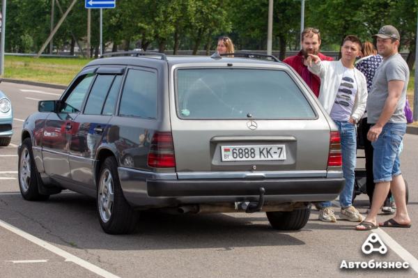 «Нет года выпуска, есть состояние». В Беларуси владельцы старых Mercedes собрались на большую встречу
