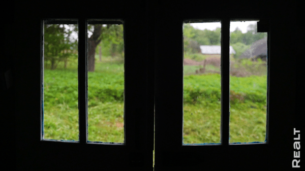 «Первое время спала в обнимку с кочергой». Белоруска сберегла столетний семейный дом — и не жалеет