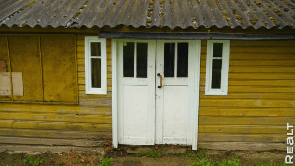 «Первое время спала в обнимку с кочергой». Белоруска сберегла столетний семейный дом — и не жалеет