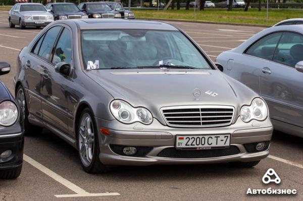 «Нет года выпуска, есть состояние». В Беларуси владельцы старых Mercedes собрались на большую встречу