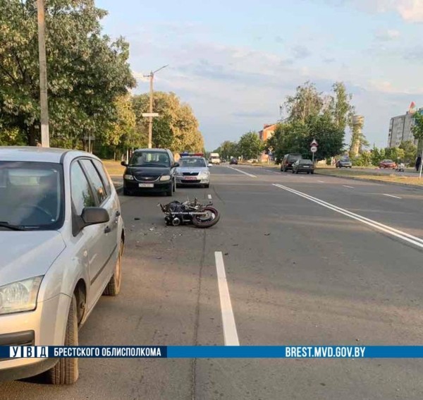 В Брестской области мотоциклист врезался в машину