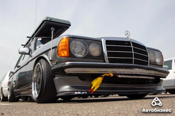«Нет года выпуска, есть состояние». В Беларуси владельцы старых Mercedes собрались на большую встречу