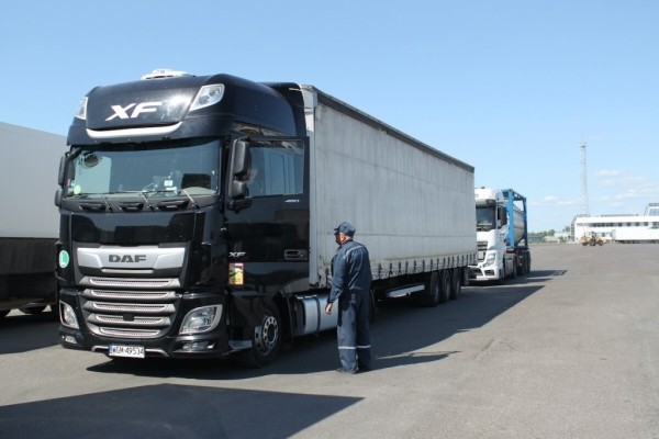 Съездили на границу с Польшей и посмотрели, есть ли скопления фур