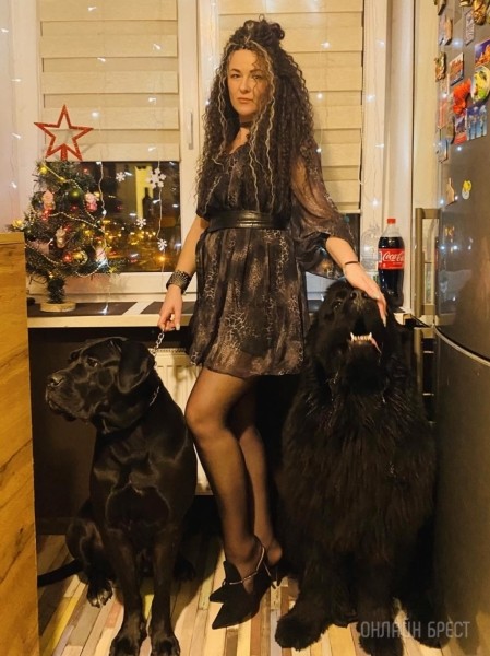 ГИГАНТСКИЕ СОБАКИ. Сколько денег уходит на содержание двух 60-килограммовых собак в панельной трёшке в Бресте?