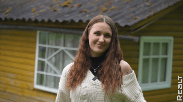 «Первое время спала в обнимку с кочергой». Белоруска сберегла столетний семейный дом — и не жалеет