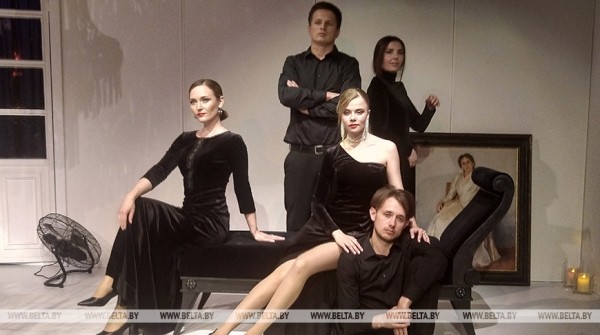 Ироническую драму в миниатюрах по мотивам рассказов Чехова поставили в Брестском драмтеатре