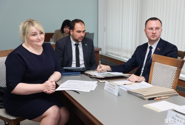 Земельные споры, энергоснабжение – с какими проблемами обратились брестчане к Ермоловичу на приеме граждан