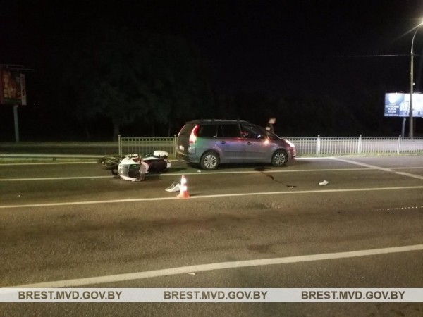 В Бресте водитель автомобиля Citroen не уступил дорогу мотоциклисту