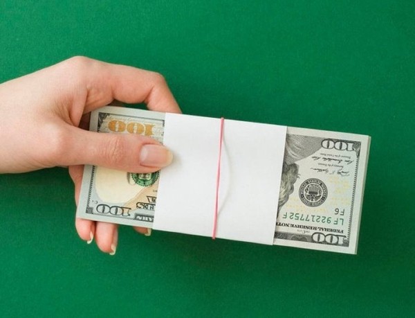 Белоруска заплатила 2900 долларов за недошедшую посылку. Как так вышло?