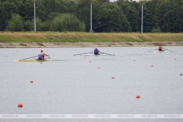 Более 200 гребцов из Беларуси и России соревнуются на открытом чемпионате в Бресте