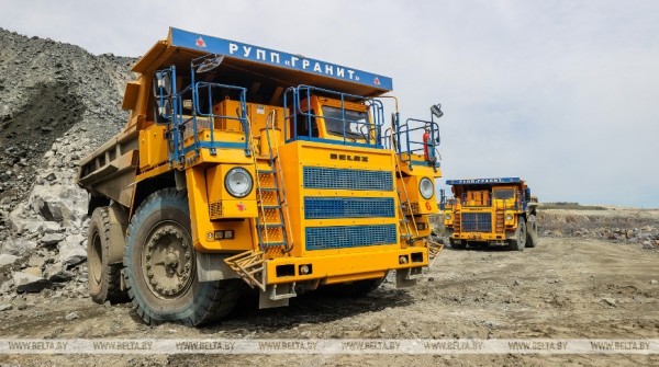 Более 15 млн. тонн гранитного щебня в год добывается РУПП «Гранит» в карьере Микашевичей. Фоторепортаж