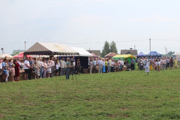Дискотека, лазерное шоу, красочный фейерверк. Смотрите, как в Пинском районе прошел гастрономический и экологический фестиваль «Полесский вьюн»