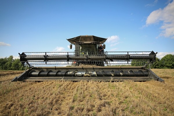 Водитель самого крутого комбайна в Беларуси: «За 1 000 рублей в поле точно бы не работал!»