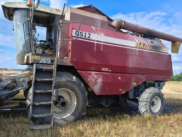 В Малоритском районе горел зерноуборочный комбайн В Малоритском районе горел зерноуборочный комбайн
