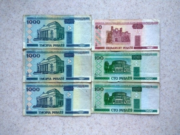 В Германии еще одного водителя обманули старыми белорусскими купюрами