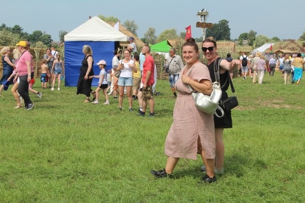 Дискотека, лазерное шоу, красочный фейерверк. Смотрите, как в Пинском районе прошел гастрономический и экологический фестиваль «Полесский вьюн»