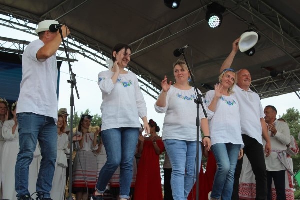 Дискотека, лазерное шоу, красочный фейерверк. Смотрите, как в Пинском районе прошел гастрономический и экологический фестиваль «Полесский вьюн»