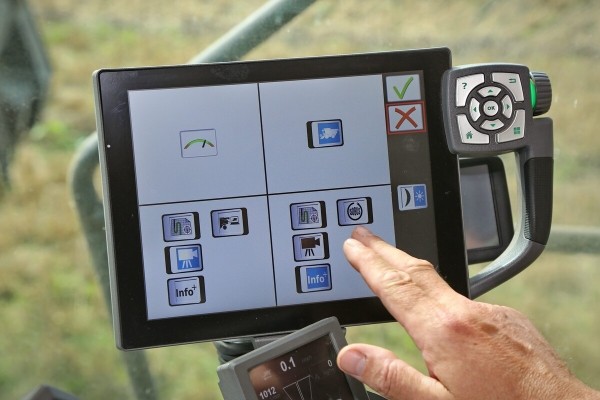 Водитель самого крутого комбайна в Беларуси: «За 1 000 рублей в поле точно бы не работал!»