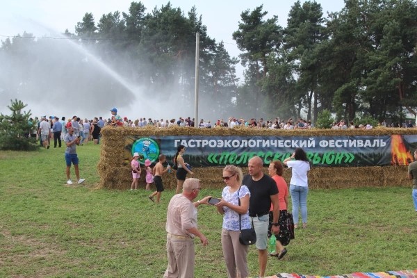 Дискотека, лазерное шоу, красочный фейерверк. Смотрите, как в Пинском районе прошел гастрономический и экологический фестиваль «Полесский вьюн»