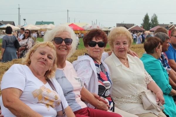 Дискотека, лазерное шоу, красочный фейерверк. Смотрите, как в Пинском районе прошел гастрономический и экологический фестиваль «Полесский вьюн»