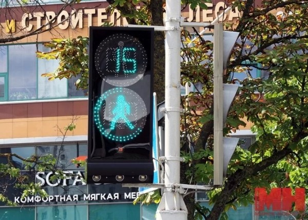 В Минске появился первый «умный» светофор. В чём его особенность?