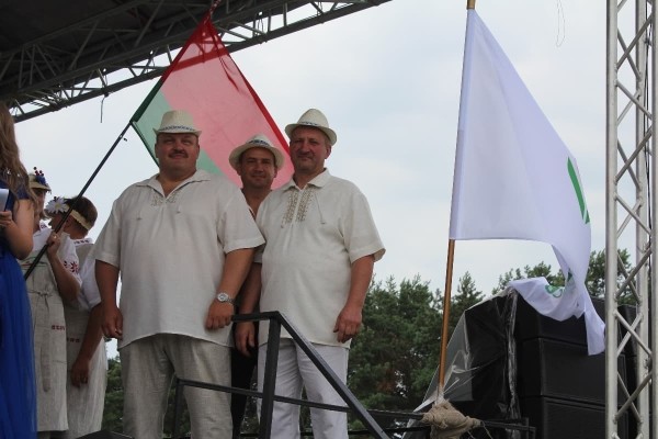 Дискотека, лазерное шоу, красочный фейерверк. Смотрите, как в Пинском районе прошел гастрономический и экологический фестиваль «Полесский вьюн»